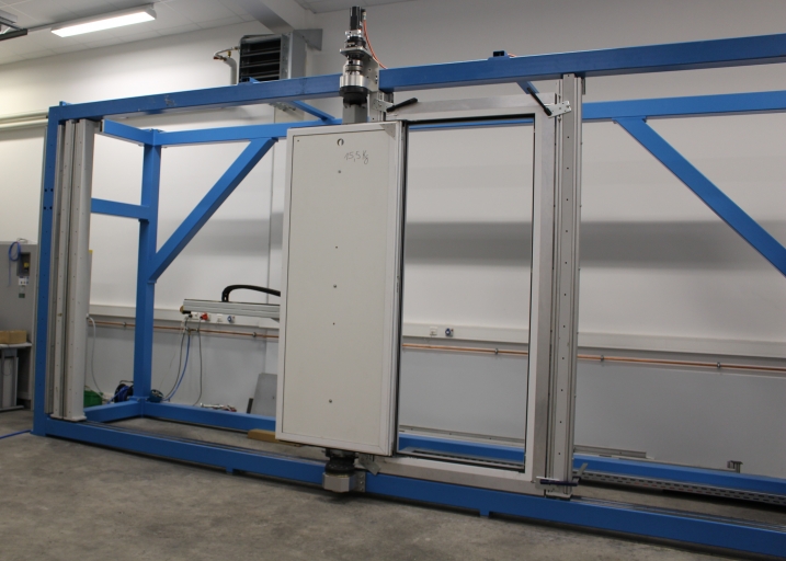 2025-12-08_Prüfstand_geöffnet